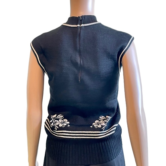 Vintage Vivo by Susan Thomas Sleeveless Black Metallic Silver Pullover Sweater - Picture 3 of 8